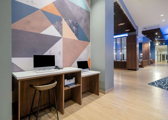 La Quinta Inn & Suites By Wyndham Nashville Downtown Stadium