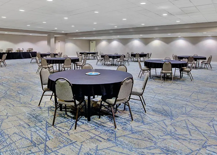 Holiday Inn Express Nashville-Downtown - Broadway By Ihg